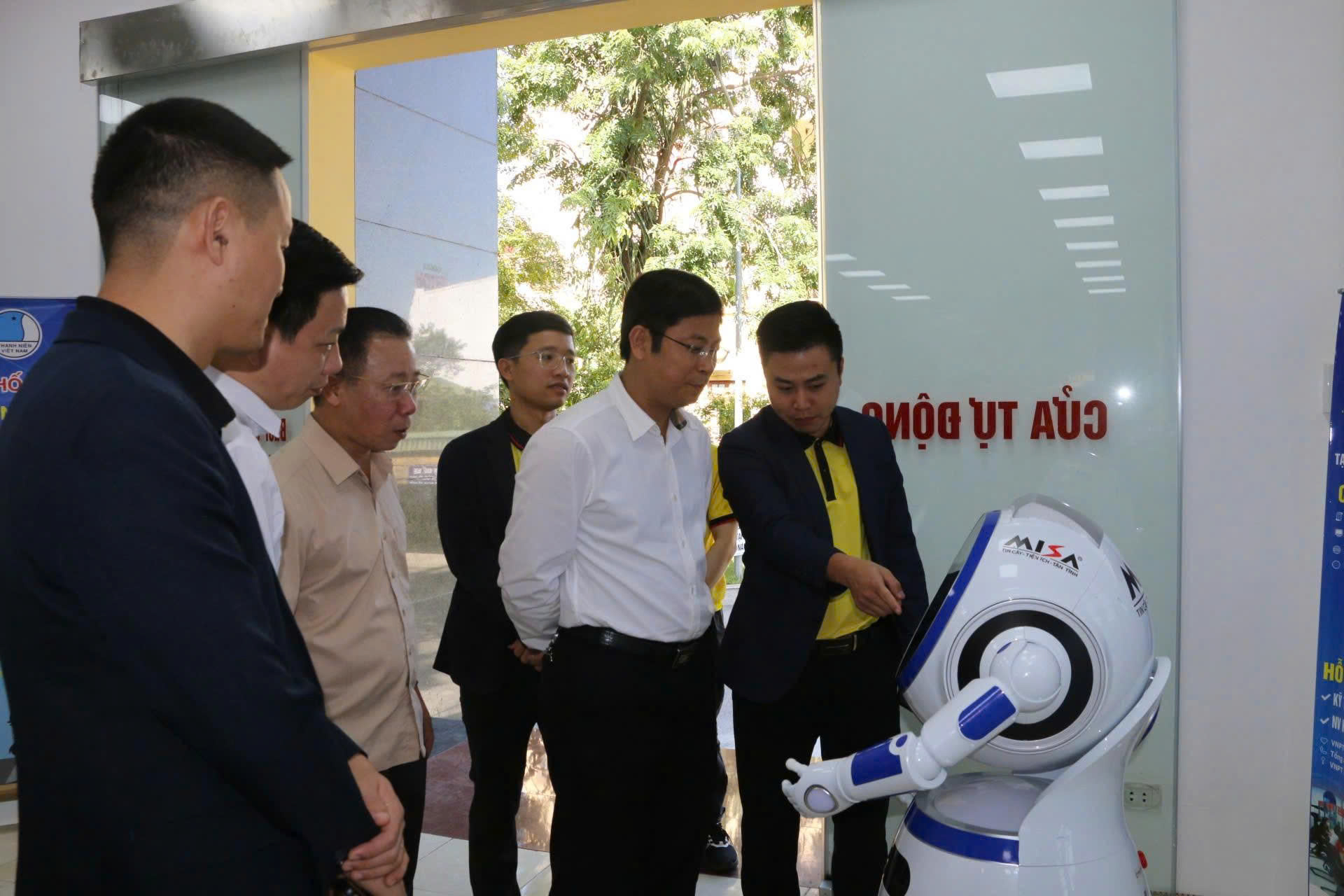 Tập huấn chuyển đổi số, ứng dụng công nghệ thông tin và trí tuệ nhân tạo Al cho cán bộ, công chức, viên chức