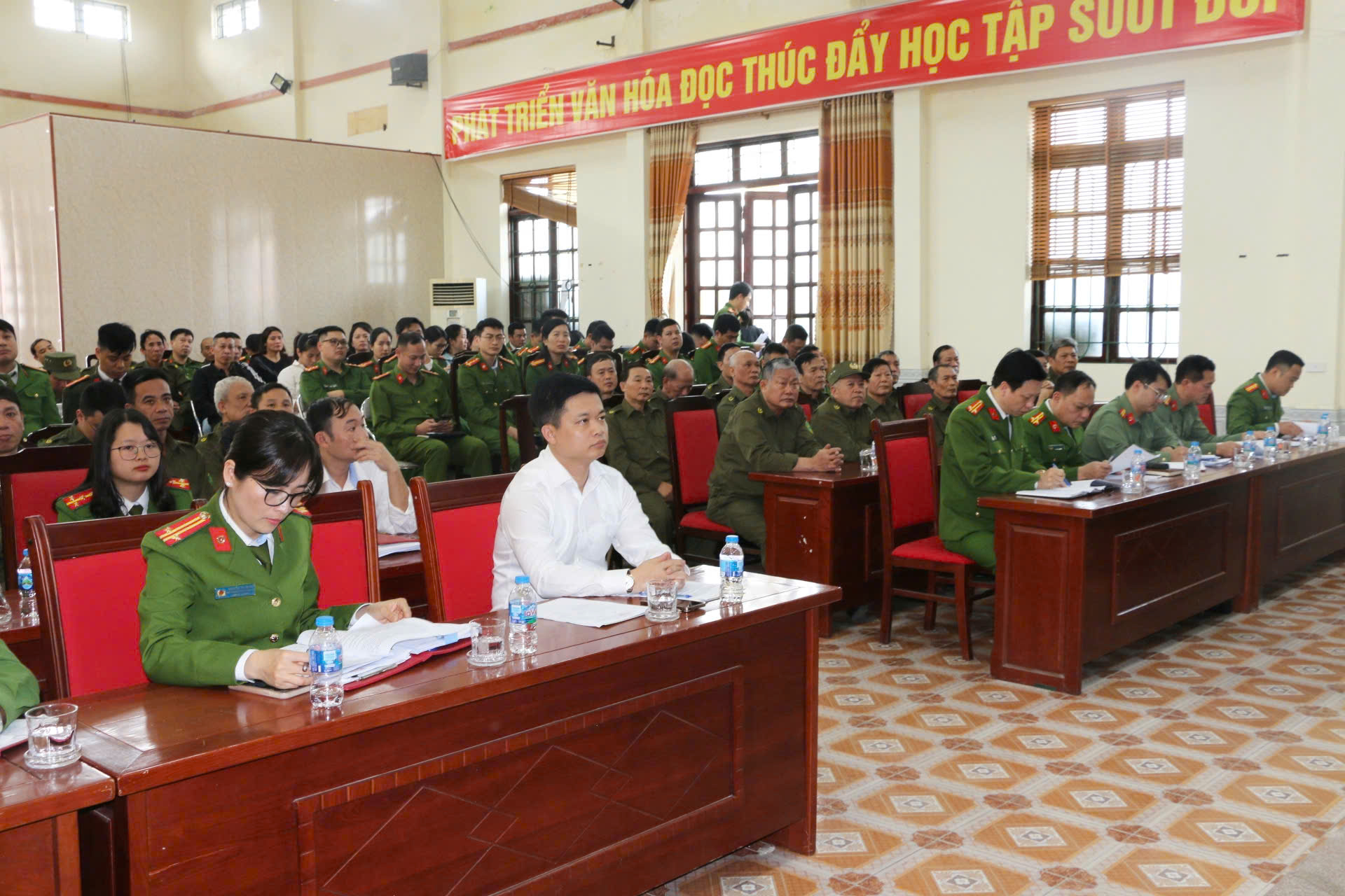 Công an phường Phố Hiến triển khai phương án bố trí, phân công lực lượng bảo đảm an ninh trật tự tại các khu vực bỏ phiếu bầu cử