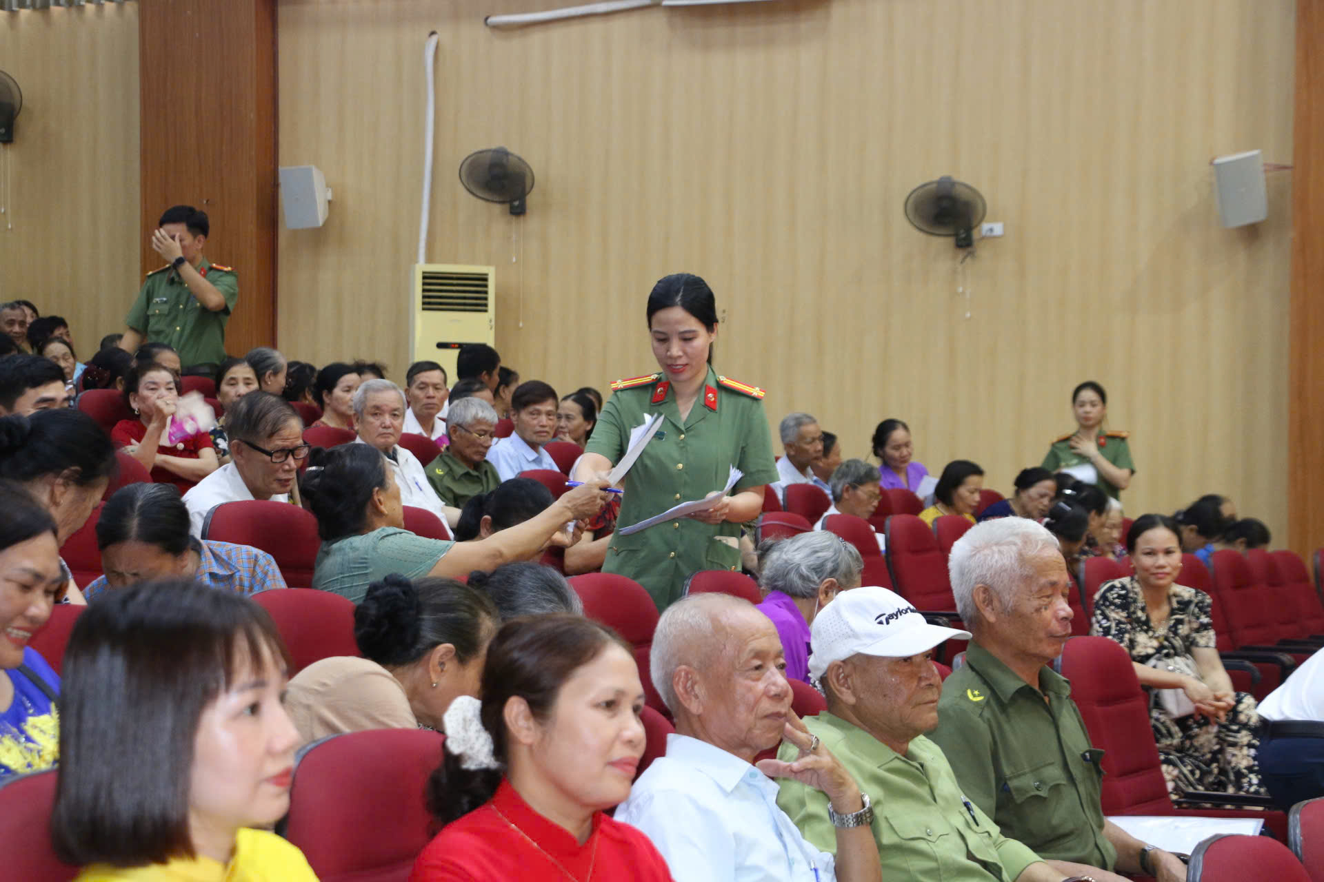 Công an phường Phố Hiến tổ chức Hội nghị “Công an lắng nghe ý kiến Nhân dân” tại tổ dân phố An Vũ