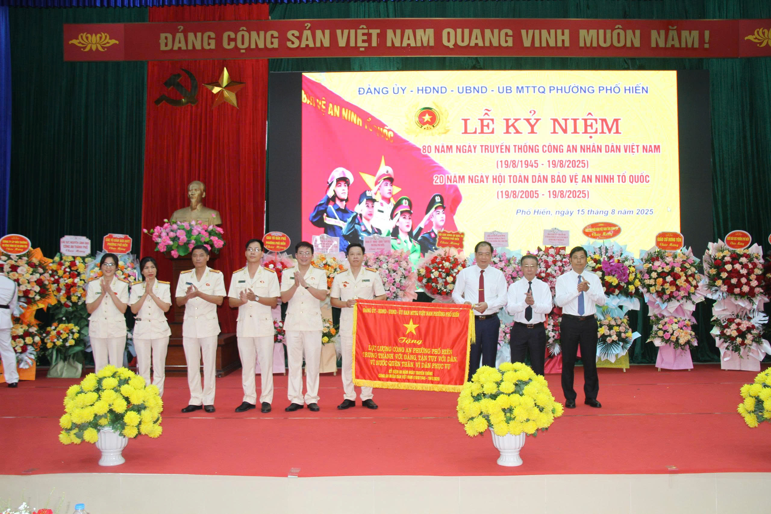 Phường Phố Hiến tổ chức Lễ kỷ niệm 80 năm Ngày truyền thống Công an nhân dân Việt Nam (19/8/1945 - 19/8/2025)