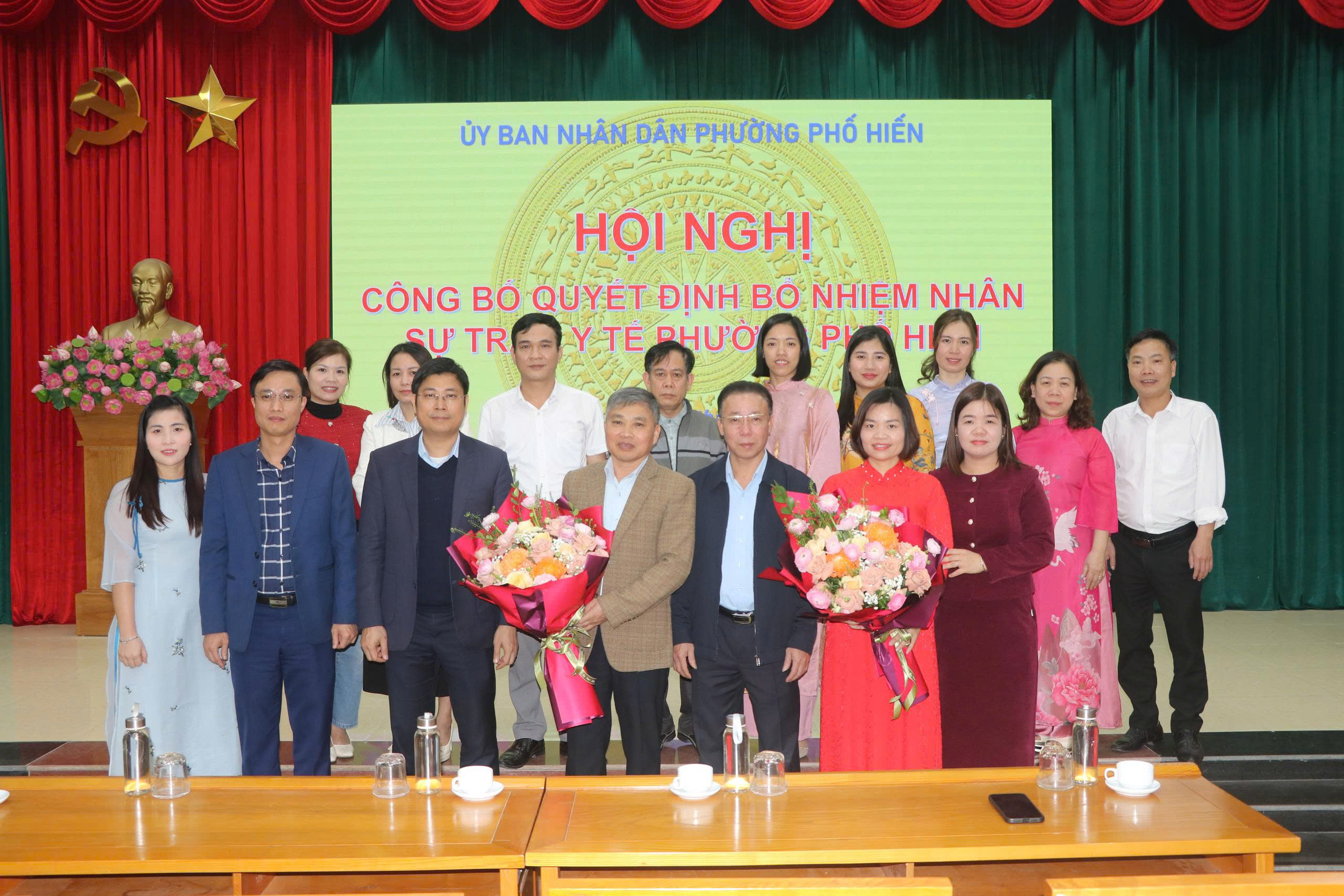 Hội nghị công bố quyết định nhân sự trạm y tế phường Phố Hiến
