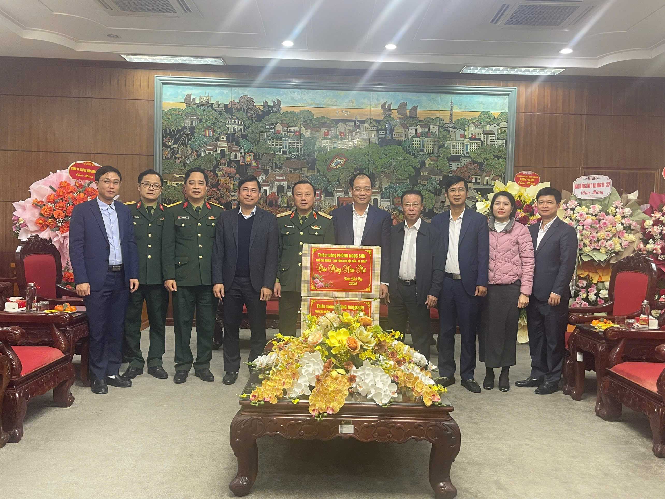 Thiếu tướng Phùng Ngọc Sơn - Phó Chủ nhiệm kiêm Tham mưu trưởng Tổng cục Hậu cần-Kỹ thuật, Bộ Quốc phòng, về thăm, chúc tết Đảng ủy - HĐND - UBND - UB MTTQ phường Phố Hiến