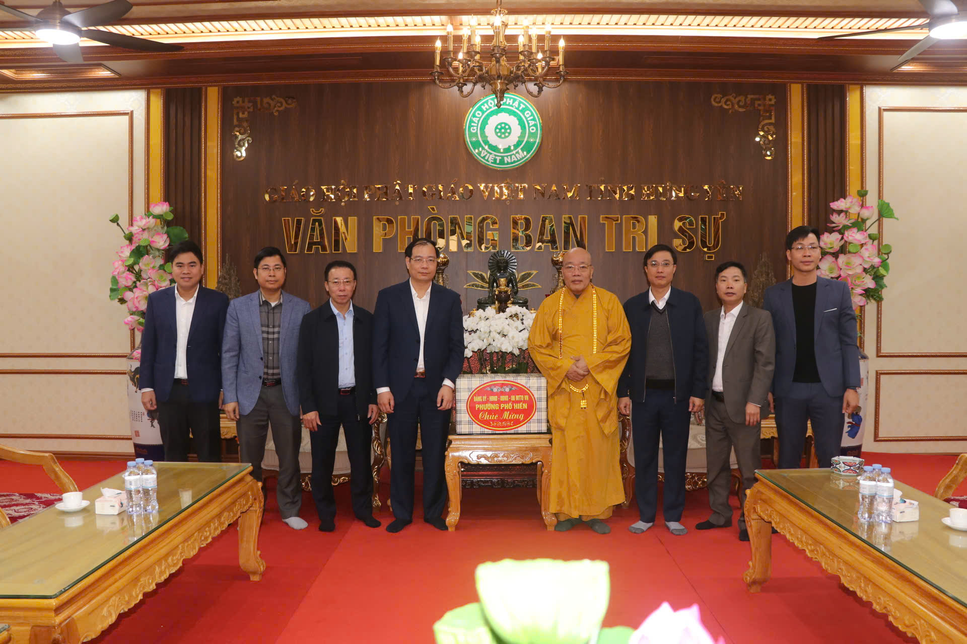 Đồng chí Bí thư Đảng ủy phường Phố Hiến thăm, tặng quà, chúc Tết các chức sắc Phật giáotỉnh Hưng Yên