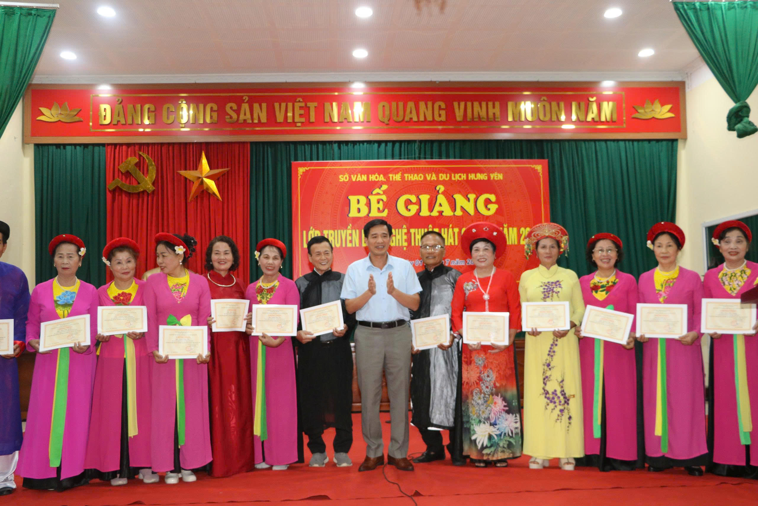 43 học viên phường Phố Hiến hoàn thành lớp truyền dạy nghệ thuật hát ca trù