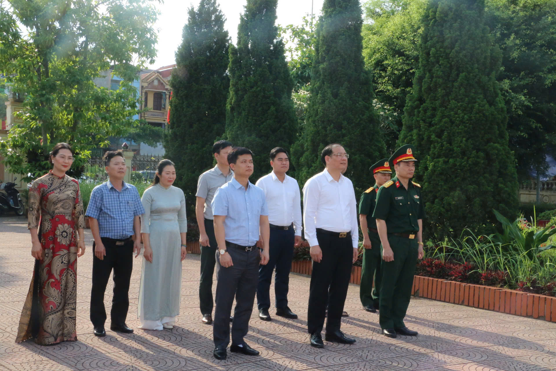 Phường Phố Hiến tổ chức Lễ dâng hương, dâng hoa tưởng niệm các Anh hùng Liệt sỹ nhân kỷ niệm 51 năm ngày Giải phóng miền Nam, thống nhất đất nước (30/4/1975 - 30/4/2026)
