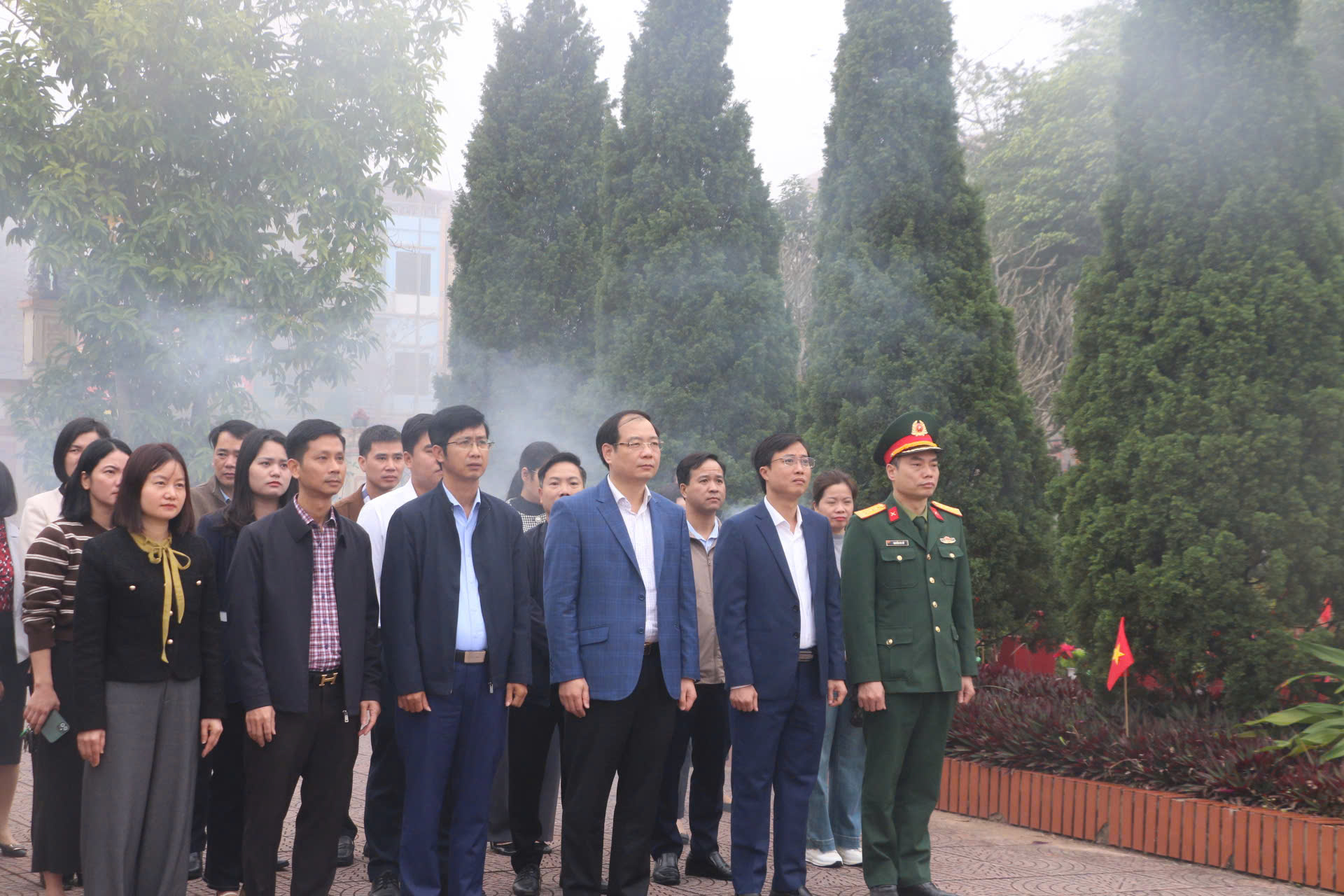 Phường Phố Hiến tổ chức Lễ dâng hương, dâng hoa tại Đài tưởng niệm các Anh hùng Liệt sĩ