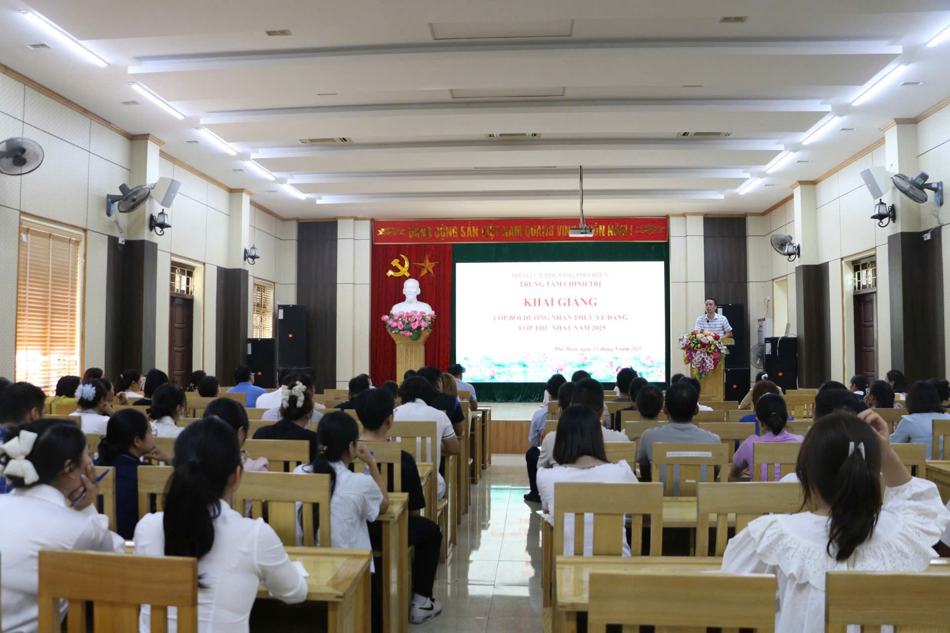 Khai giảng Lớp Bồi dưỡng nhận thức về Đảng, lớp thứ nhất năm 2025