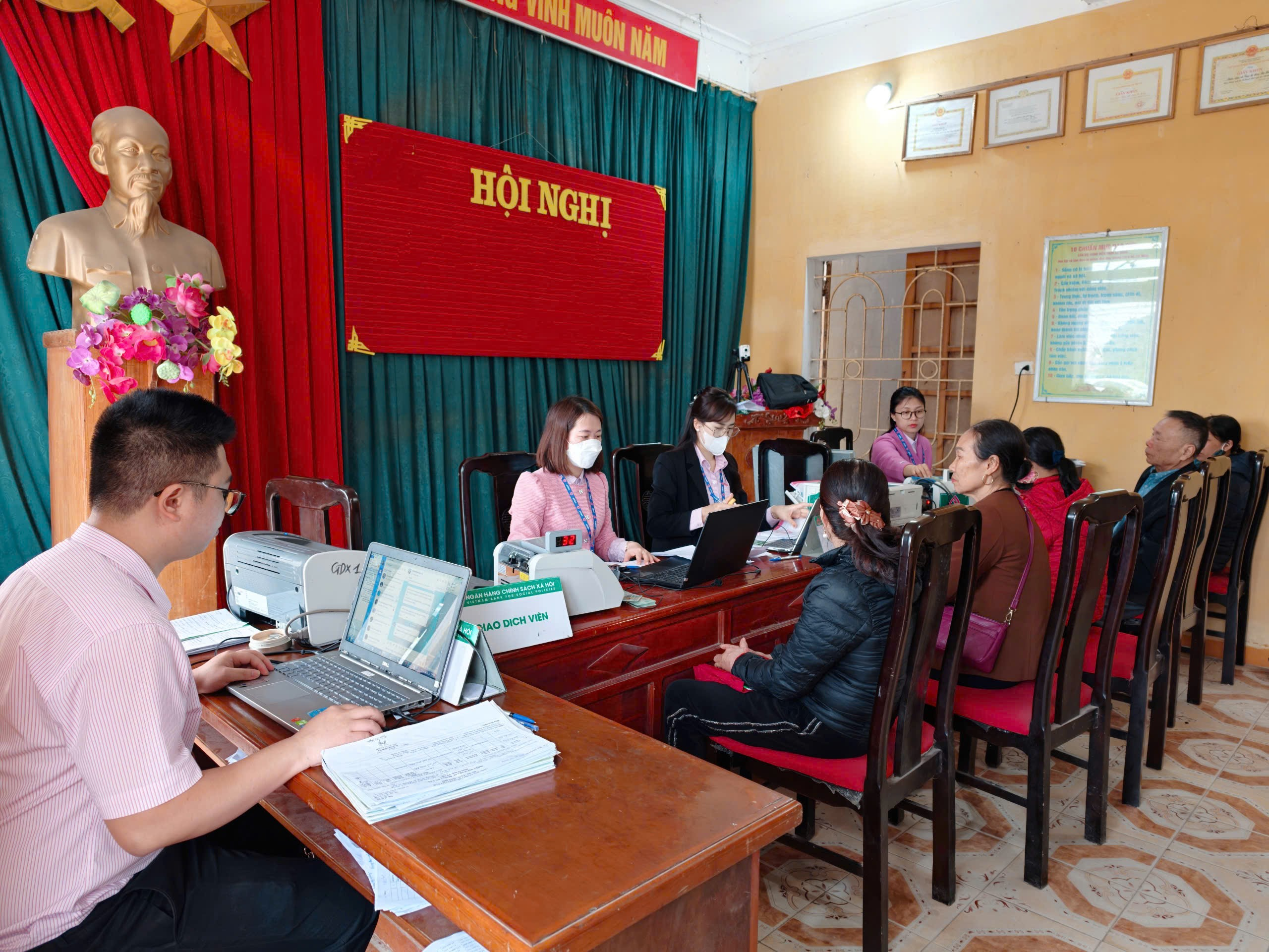 Ngân hàng Chính sách xã hội tỉnh Hưng Yên giải ngân vốn Hỗ trợ tạo việc làm, duy trì, mở rộng việc làm theo Nghị định số 338/2025/NĐ-CP của Chính Phủ