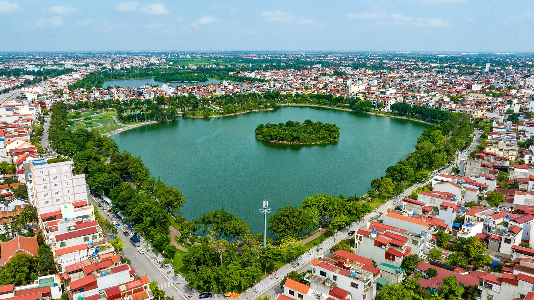 Xây dựng chính quyền kiến tạo, phục vụ, lấy người dân làm trung tâm