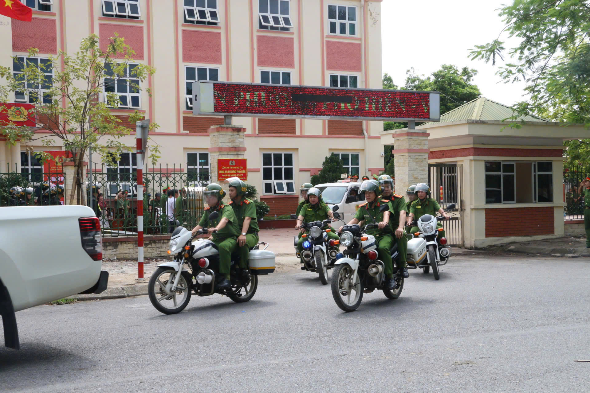 Công an phường Phố Hiến ra quân thực hiện đợt cao điểm tấn công trấn áp tội phạm, đảm bảo an ninh trật tự trên địa bàn phường